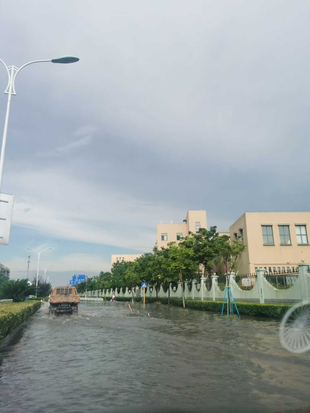 暴雨